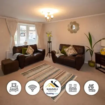Spacious 3BR House By Kammili Properties in Westhoughton - Free Parking