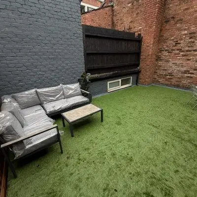 Spacious 4 Bedroom Apartment with Terrace Liverpool by StaySavvy Accommodation