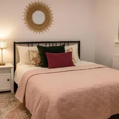 Near Stadium - Free Parking - Sleeps 4
