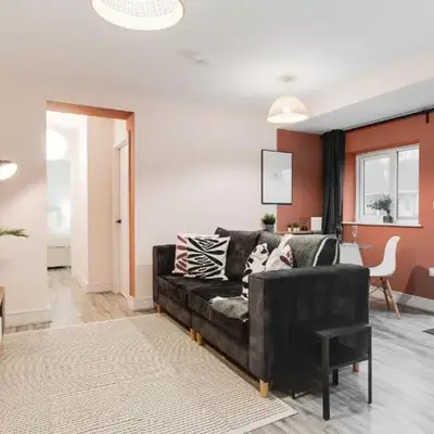 Beach Stays - Ground Floor 2 Bed Apartment - Free Parking