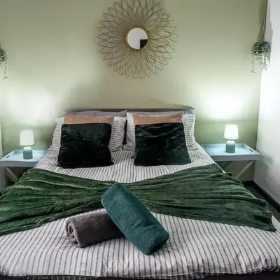 Stylish 3 bedroom Wigan House sleeps 7