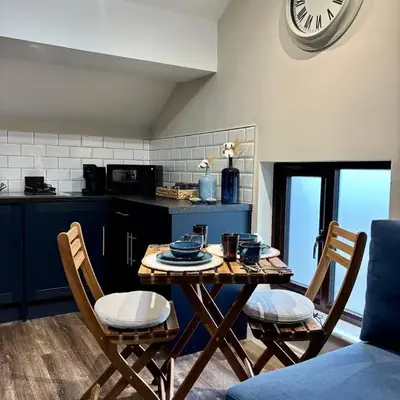 Cosy Parbold Apartment Steps form train station