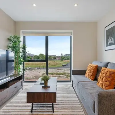 Modern 2BR 2BA Apartment in Liverpool - Sleeps 4
