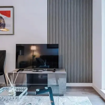 Modern Central Preston Apt King Bed & Smart TV