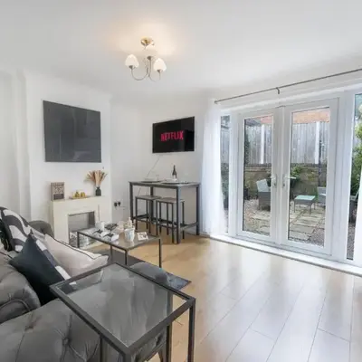 Merseyside cosy 2 bed townhouse sleeps 5