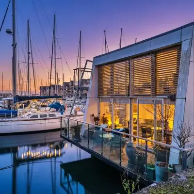 Finest Retreats - The Houseboat
