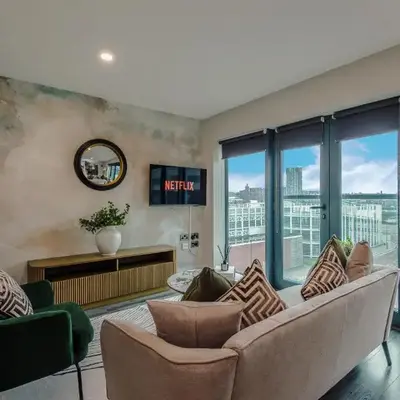 Luxury 2-Bed Apt by Royal Albert Dock & M&S Arena