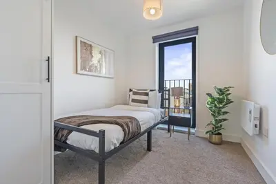 a bedroom with a bed and a window at Oriel Residence - 2BR - 4 Beds - Sleeps 5 in Liverpool