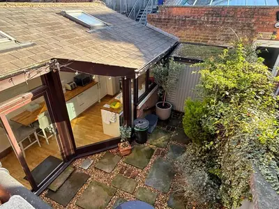 anterior view of a garden with a roof at Stable Cottage Lytham in Lytham St Annes