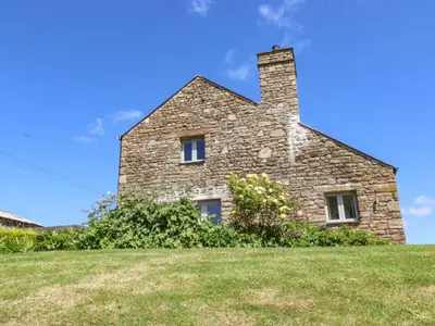an old stone house on top of a hill at Cottam Cottage Farm in Longridge