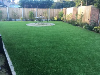 a garden with a table in the middle of a lawn at Chateau julie in Liverpool