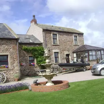 Cottage - Sleeps 5 - Hot Tub - Garden - Parking