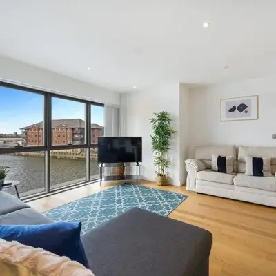 Host & Stay - Waterfront View
