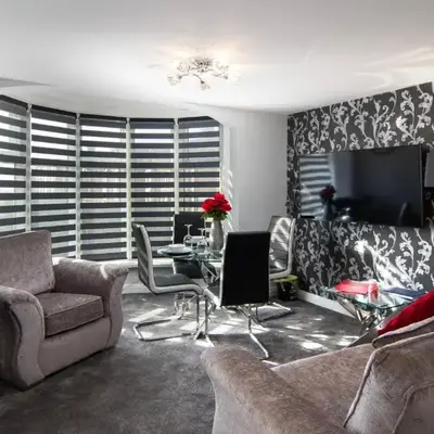 2 Bedrooms Sleeps 6 Near Top Blackpool Attractions