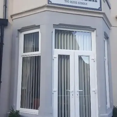 PONDEROSA B&B with free onsite parking and breakfast included