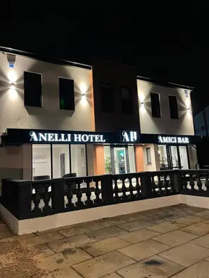 anvil hotel at night with a fence in front of it at Anelli Hotel in Southport