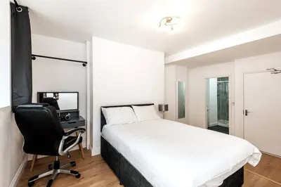 a bedroom with a bed and a desk and a chair at Liverpool City Centre - Fabulous 3 En-suite Bedrooms - Sleeps 10 People in Liverpool