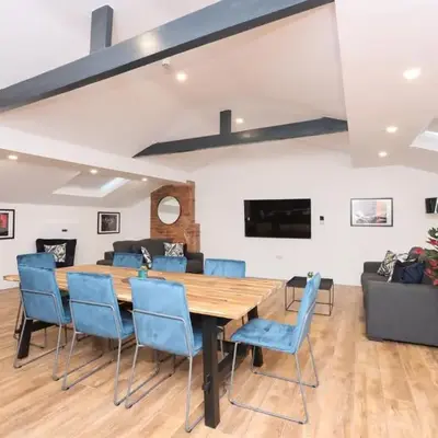 Concert Square Apartments By Happy Days
