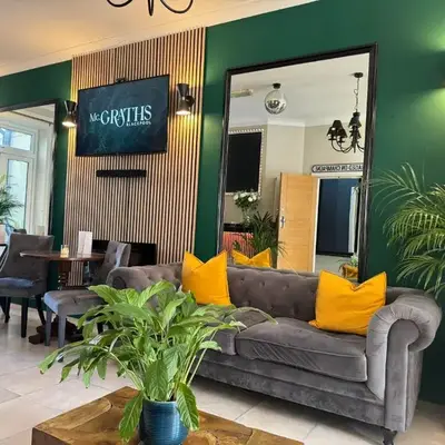 McGraths Hotel & Public Bar