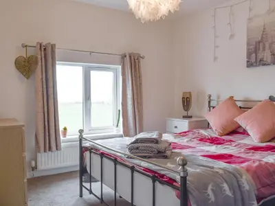 a bedroom with a bed and a window at Hornby Cottage in Saint Michaels on Wyre