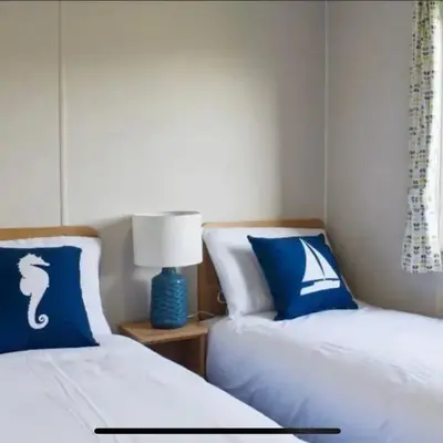 2 Bed - Sleeps 6 - 15min Walk to Beach
