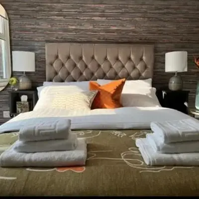 Room 4 (8 Holland Street)