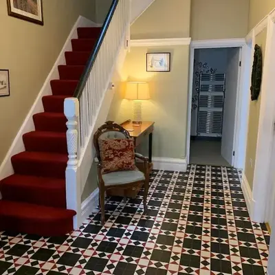 Heather Glen. Six bedroom home near the sea.