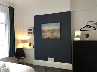 a bedroom with a black wall with a picture on it at Bright Spacious 3-bed with office & patio, Preston in Preston