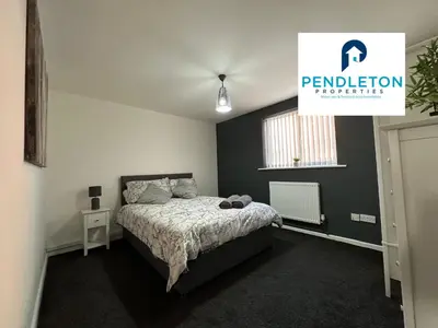 a bedroom with a bed and a sign that reads pendleton habitable at Cosy Central APT, 10 Min Walk to UCLAN and Library in Preston