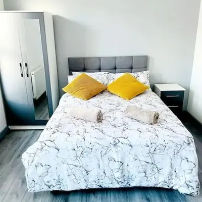 Entrepreneur Stays - 8 Guest house