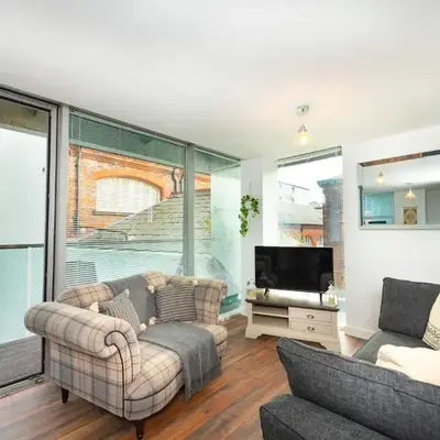 Free Parking Modern Balcony 2 Bed City Centre