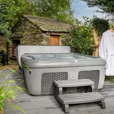 Bluebell Wood Cottage - with hot tub