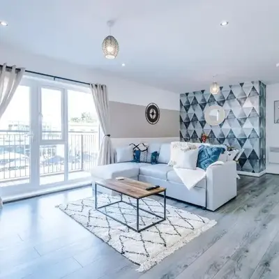 Formby Village Apartments By Greenstay Serviced Accommodation - Perfect For SHORT & LONG STAYS - Couples