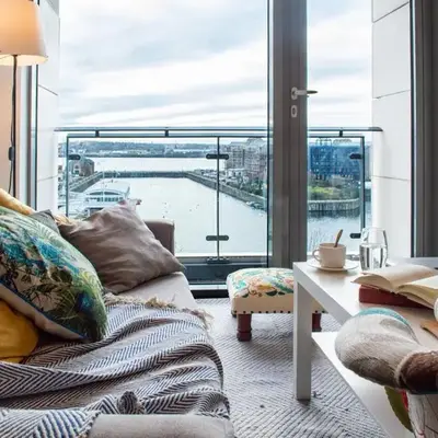 Stunning Mersey View Flat w Parking in Liverpool