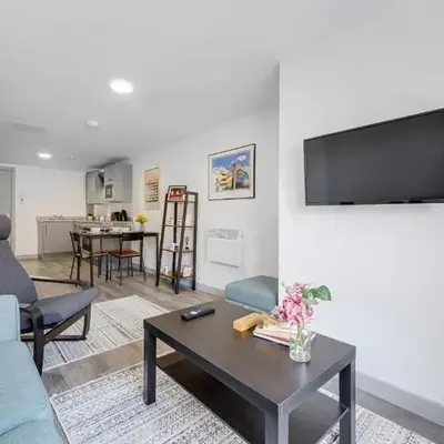 Host & Stay - The Roscoe Nest