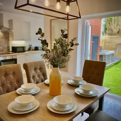 Family modern 3 Bed Hot Tub House in Blackpool