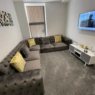 Newly Refurbished Clarendon Apartments