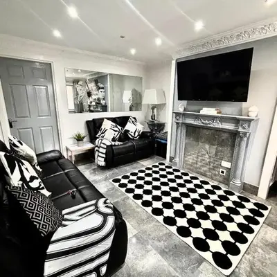 2 bed house sleeps 4-5