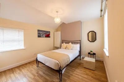 a bedroom with a bed and a window at 10 Guests - Free Parking - City Centre in Liverpool
